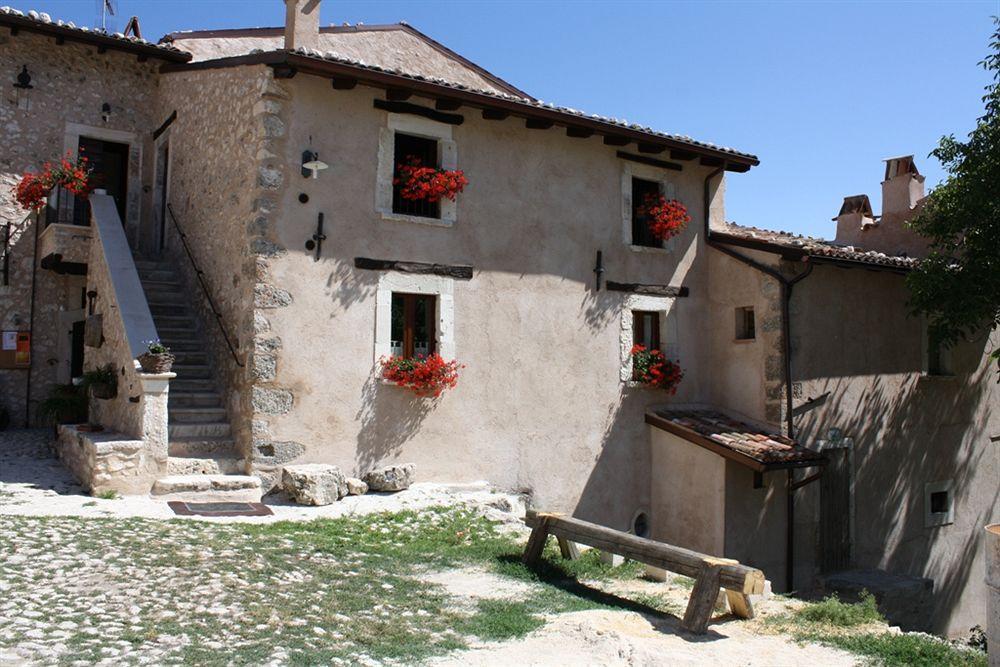 La Casa Su Le Dimore Del Borgo Aparthotel Santo Stefano Di Sessanio Exterior photo